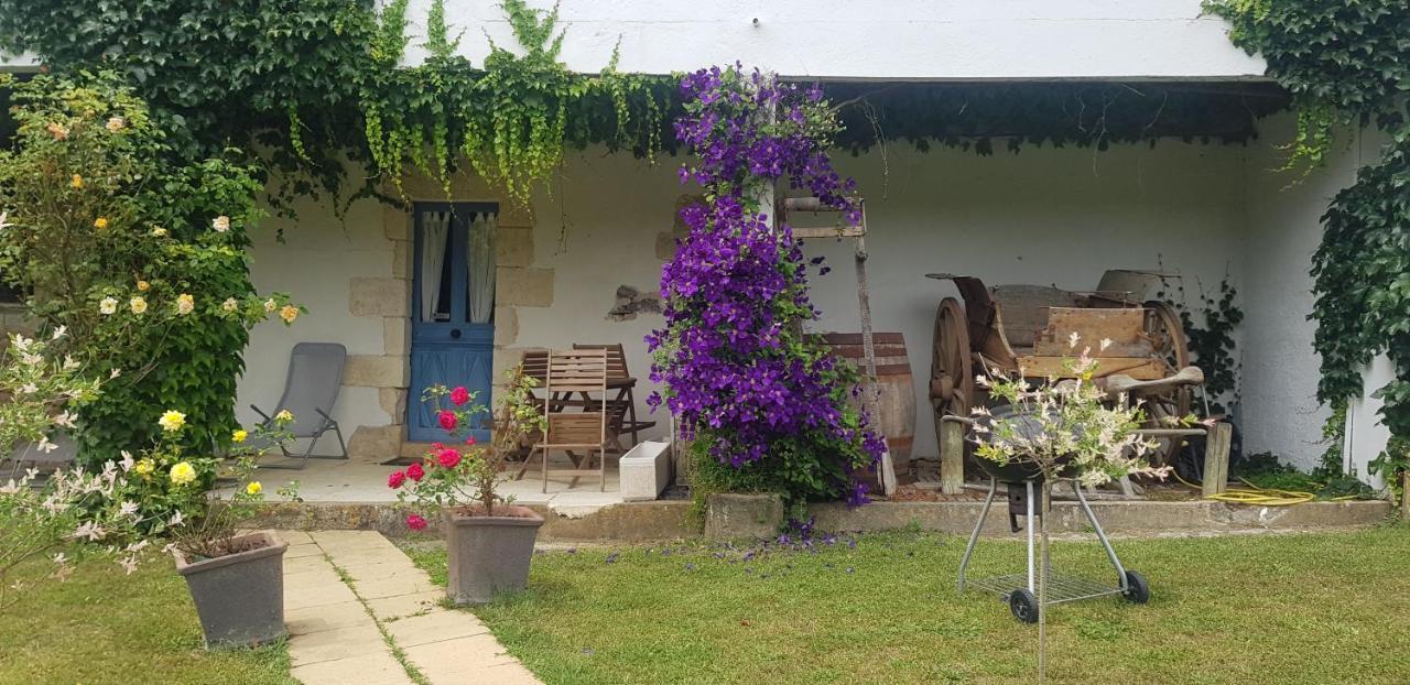 Chateau Le Poiron Acomodação com café da manhã Pissotte Exterior foto